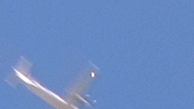 3 Cases of Airplanes Nearly Hitting UFOs