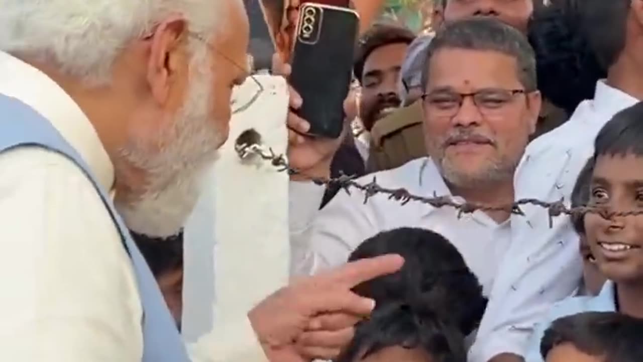 PM Modi's adorable conversation with young kids in Kalaburagi, Karnataka