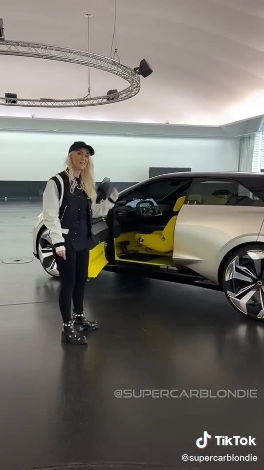 This car transforms! #renault #supercars