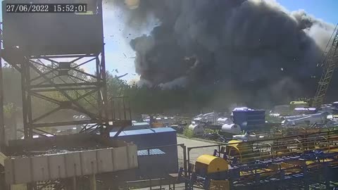 Zelensky published a video of a Russian cruise missile hitting the AMSTOR shopping center in Kremen