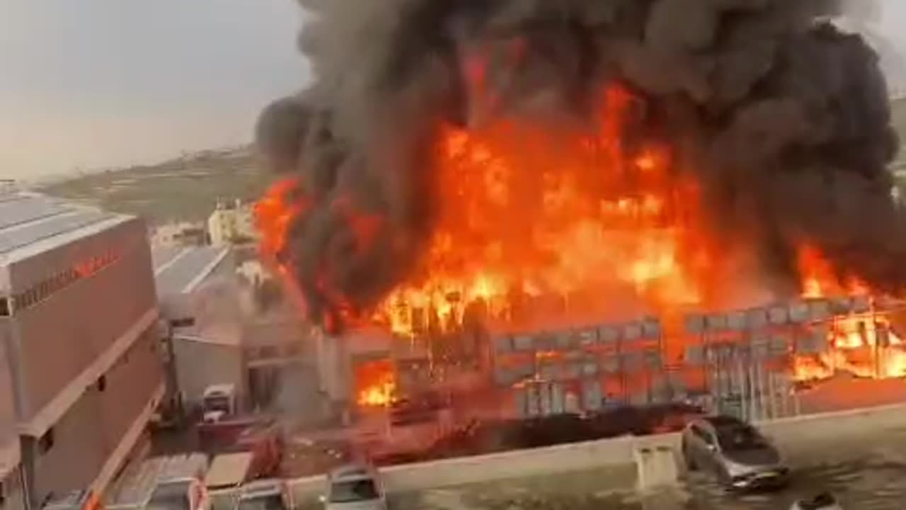 *Hebron:* A fire broke out in a plastic factory in Hebron