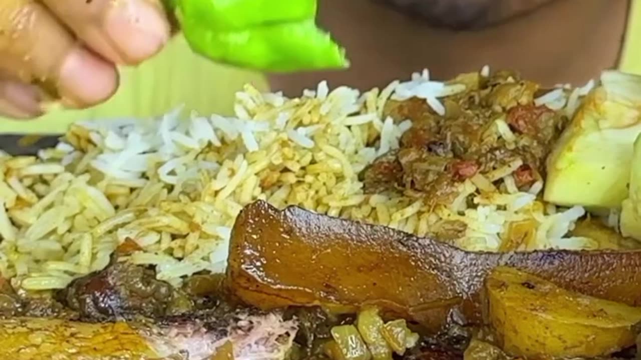 Let's try some delicious pork meat with rice