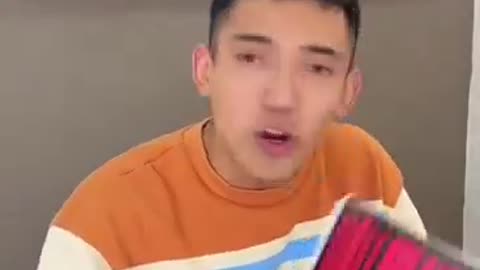 Mándale el video a tu amigo o amigo mozo o moza