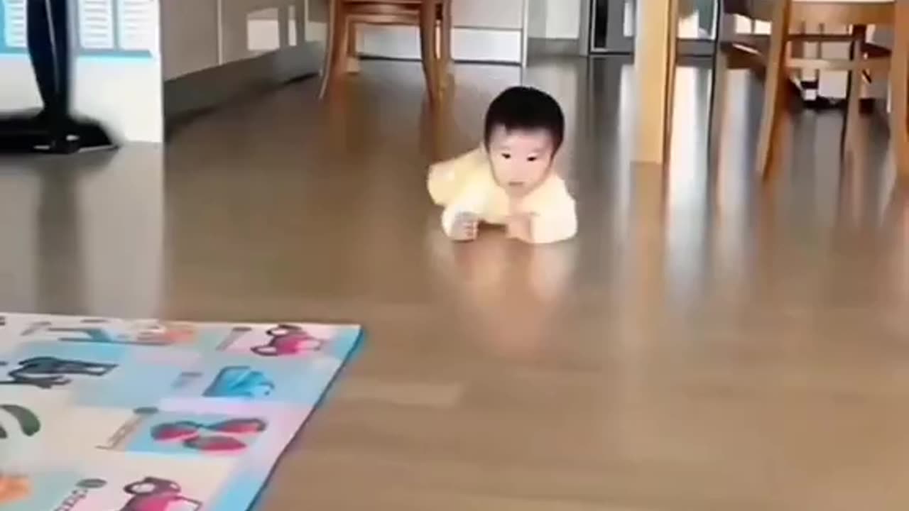 Cute Baby Crawling, amazing!!!