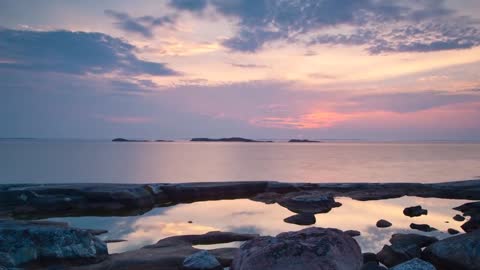 The sunset is especially gentle, and the world is romantic.