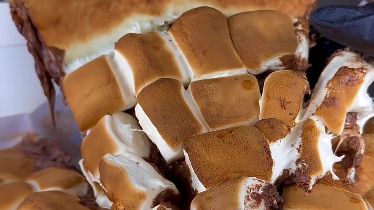 Marshmallow and Nutella Pizza 🍕