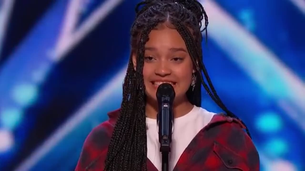 Golden Buzzer: Sara James Wins Over Simon Cowell With "Lovely" by Billie Eilish | AGT 2022