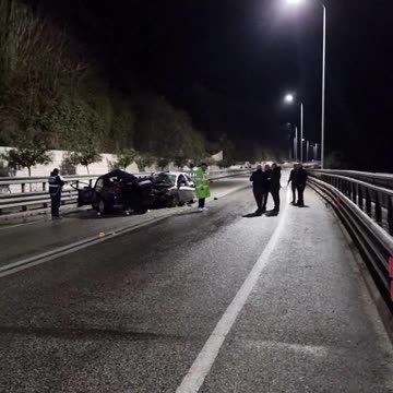 Aksidenti në Tepelenë, shënohen 4 viktima nga përplasja e 3 makinave