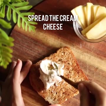 "Savor the Taste of Autumn with Delectable Apple Cinnamon Toast!"