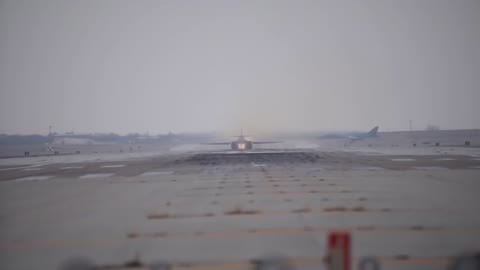 Stunning Video of B-1 Lancer in Action • Takeoff & Landing [Training Footage]7