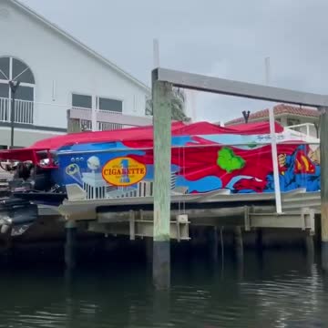 Nice graphics on boat