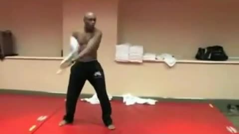 Anderson Silva dancing and fighting_Cut