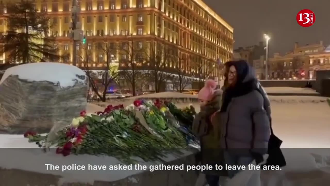 People take to the streets in russia to commemorate navalny who die in prison