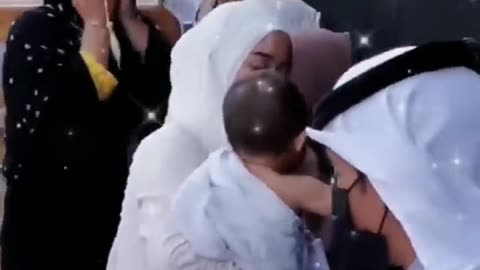 Mecca _ Baby Boy kissing on Khana Kaba during Tawaf In Makkah Subhan Allah.mp4