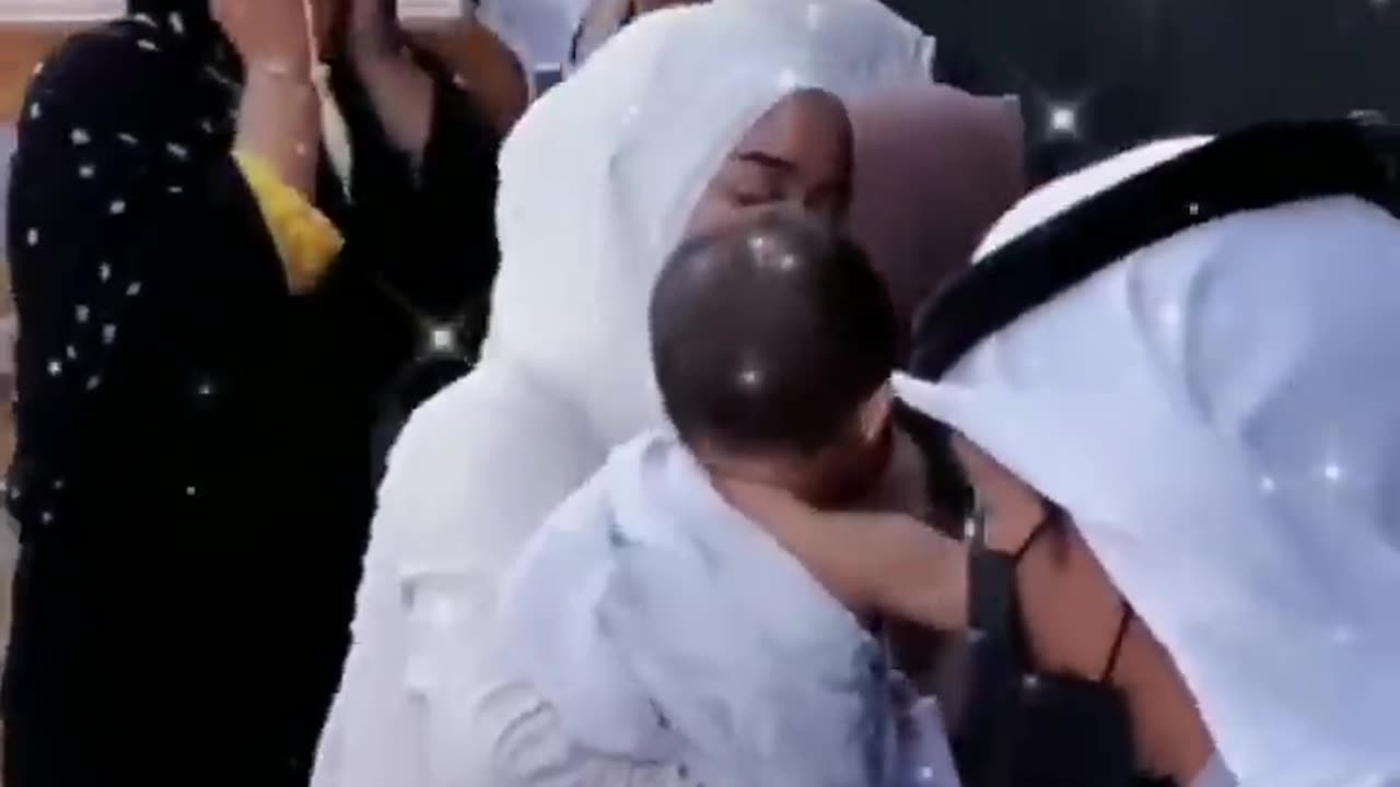 Mecca _ Baby Boy kissing on Khana Kaba during Tawaf In Makkah Subhan Allah.mp4