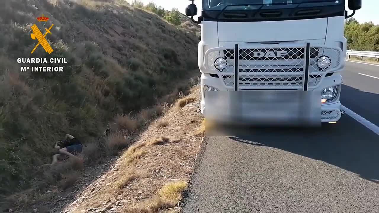 Detienen a un camionero tan bebido que la Guardia Civil tuvo que llevarlo al hospital