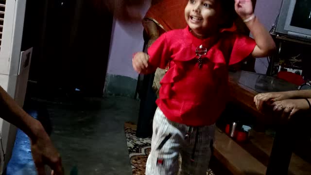 Cute Baby Dancing on Music. It's Really Funny...