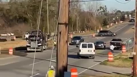 Construction Workers Help Stop Criminal Running From Police