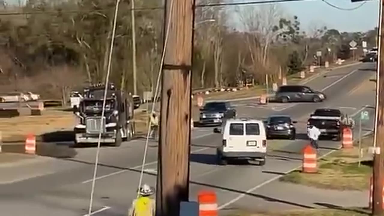 Construction Workers Help Stop Criminal Running From Police