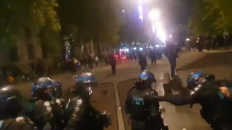 French People beat Macron's guards