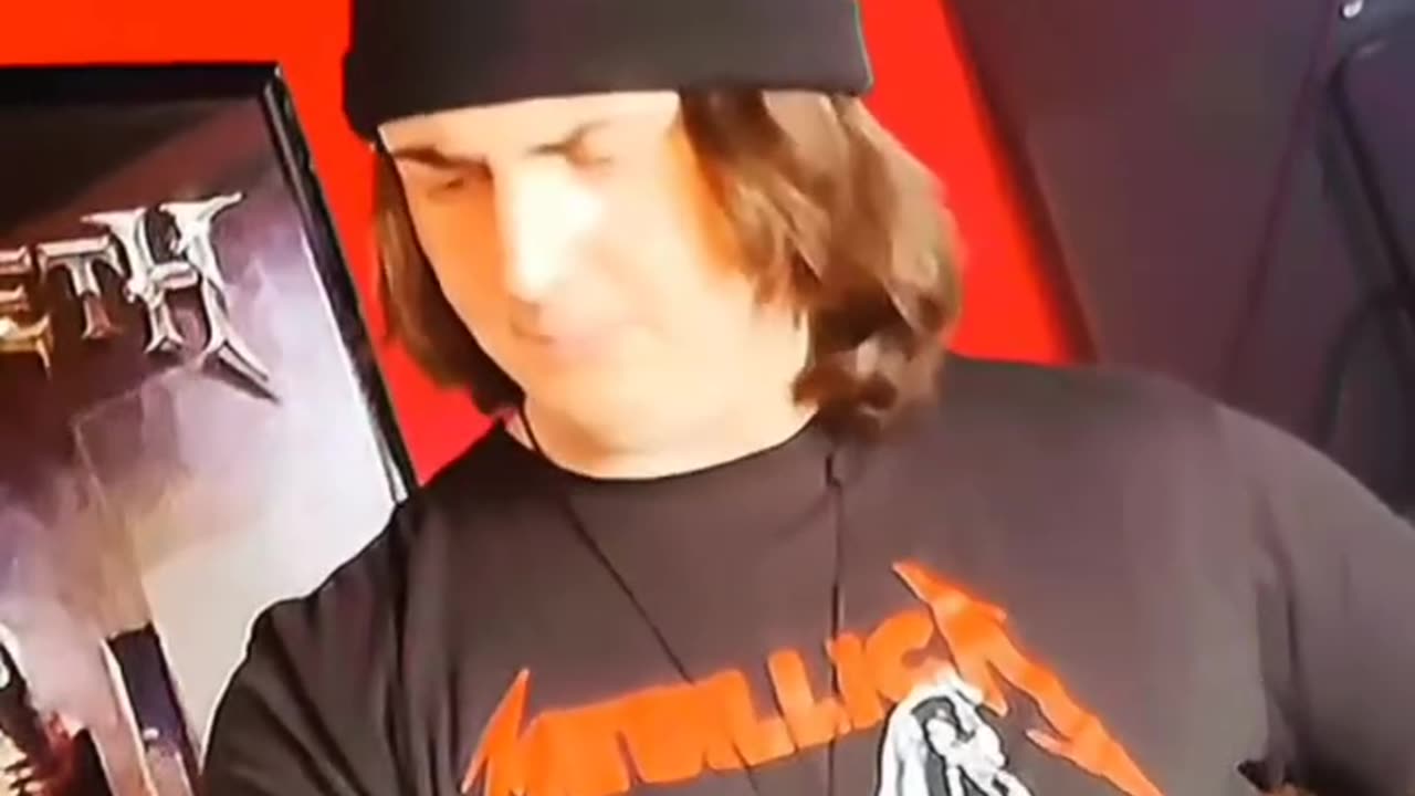 Look there's an alien! (Dylan hupp guitar fail)