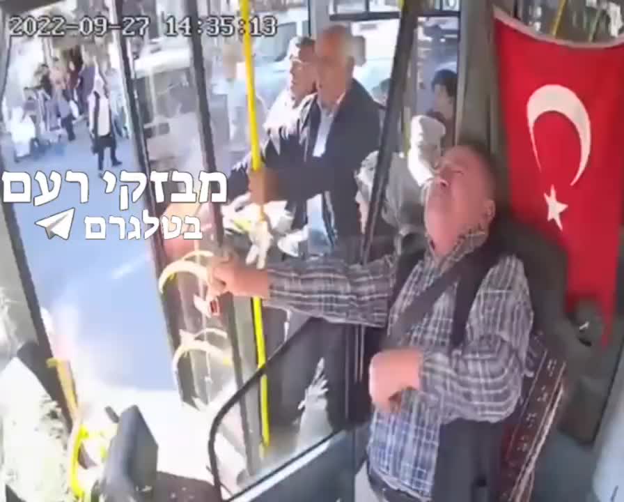 Turkey: Bus driver crashes bus while incapacitated by spasm