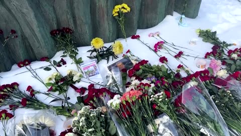 Flowers and messages left for Navalny in Moscow