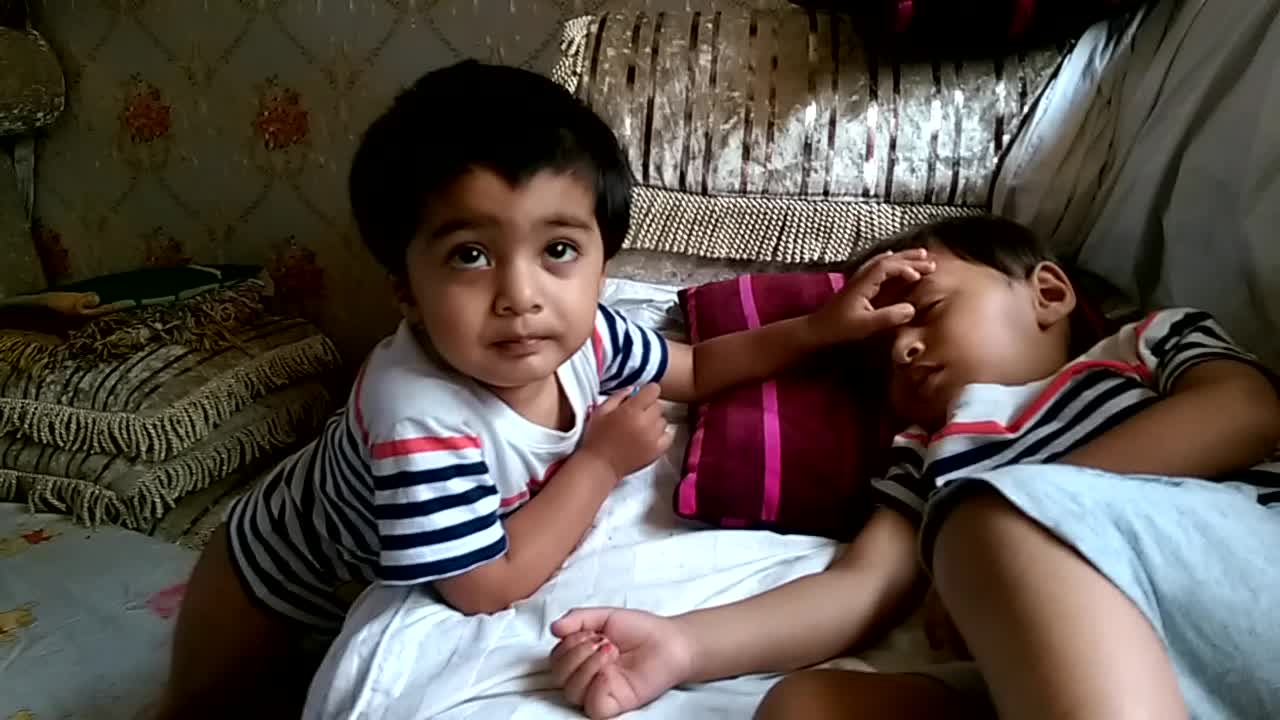 Toddler adorably tries to wake up twin brother