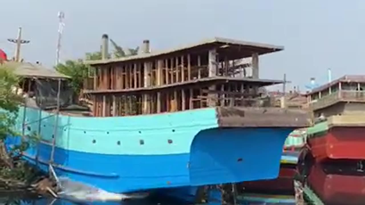 process of lowering wooden ships in Indonesia