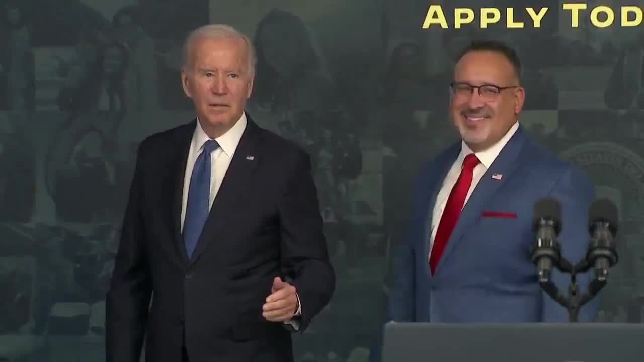 Camera Catches The Exact Moment Biden's Meds Wear Off - This Is Very Strange Behavior