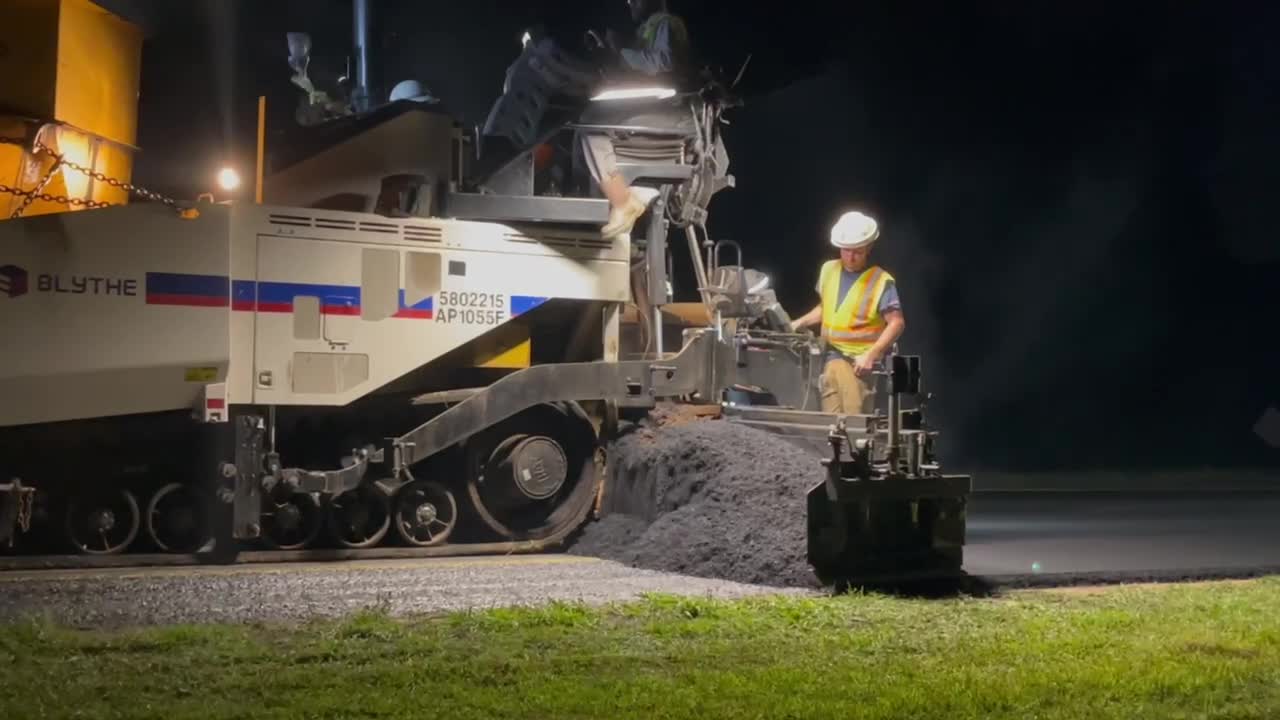 Laying asphalt