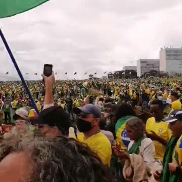 Brazilian Spring: green and yellow ocean in Brasilia today, Sunday,