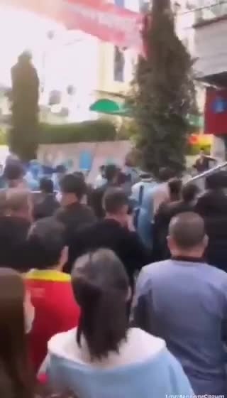 Rare Video Of Protest Against Tyrannical Restrictions In Southern China