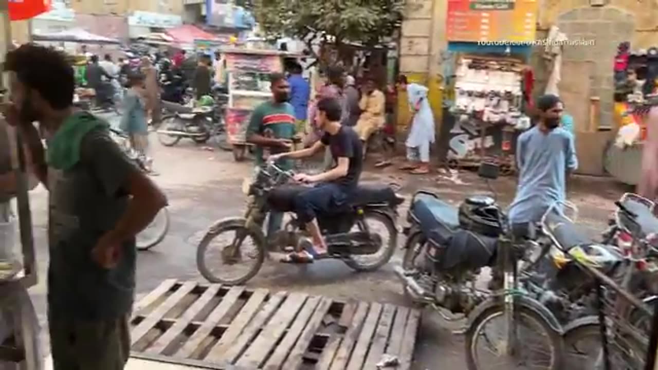 Famous Al-Rehman Biryani | People are Crazy for CHICKEN BIRYANI! Roadside Street Food Masala Biryani