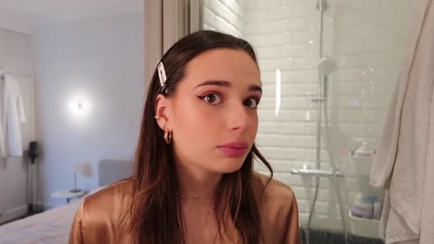 L'ÉTRANGE MAKEUP DE SELENA GOMEZ | Andie Ella