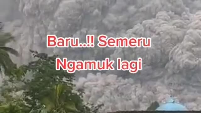 Today mount Semeru erupts, Rains volcanic ash and gravelin indonesia