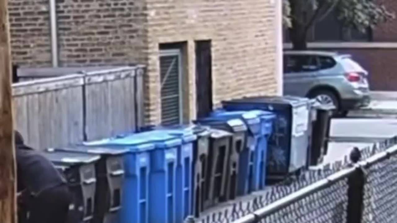 Mugging in Chicago broad daylight. MUST WATCH UNTIL THE END