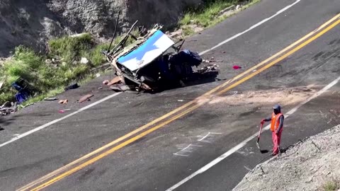 Sixteen die in Mexico crash, bus carried mostly migrants