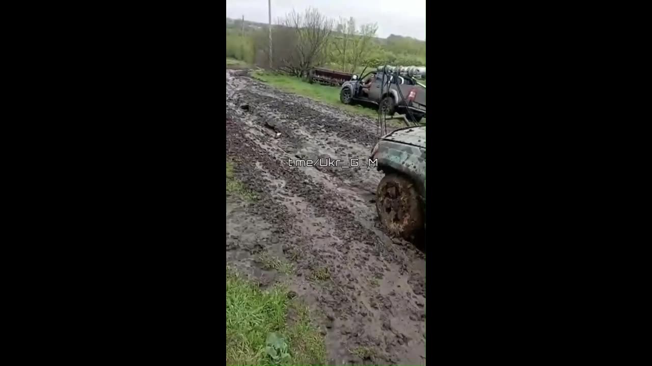 War Ukraine Russia Mudd Bog Having Fun Even In War - Enjoy