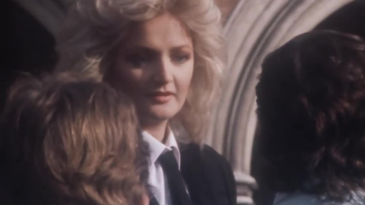Bonnie Tyler - Total Eclipse of the Heart (Turn Around) (Official Video)