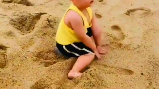 Please,Spend A Few Seconds With This Kid on The Beach.