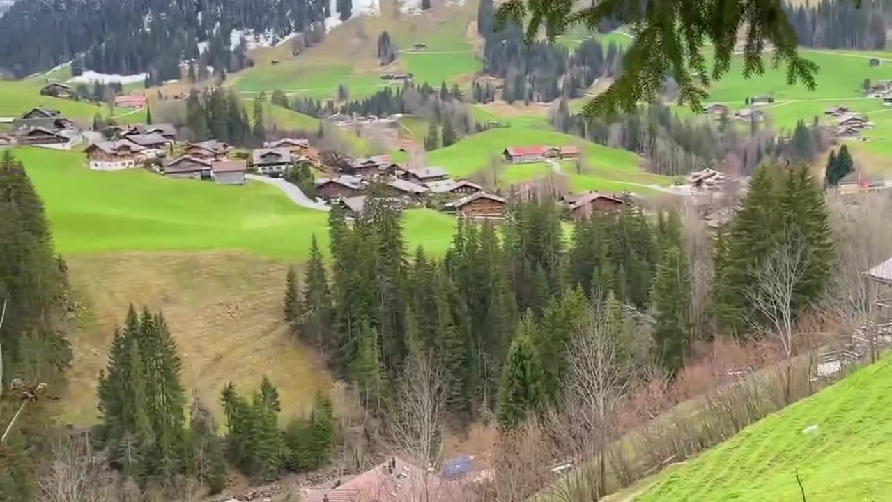 🚩GSTAAD looks like paradise on earth. Would you like to ?😊✨️♥️