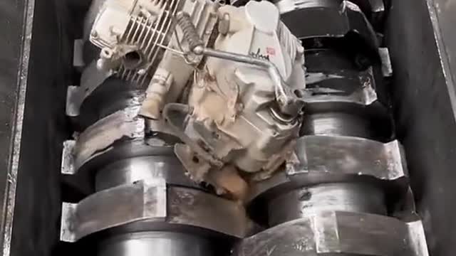 Engine crusher. Engine shredder. Scrap metal shredder machine.
