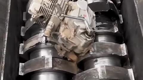 Engine crusher. Engine shredder. Scrap metal shredder machine.