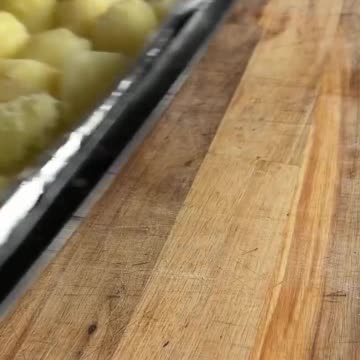 CHILLI GARLIC ROAST POTATOES