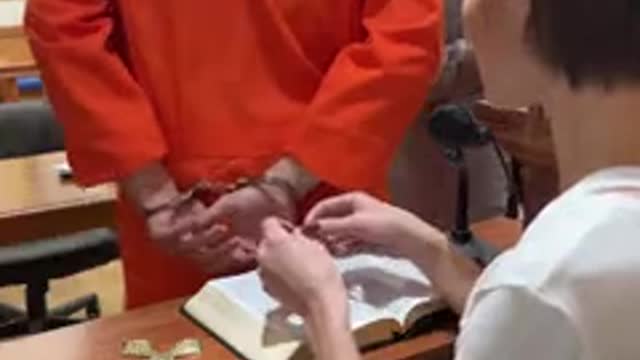 She helped this prisoner escape court...