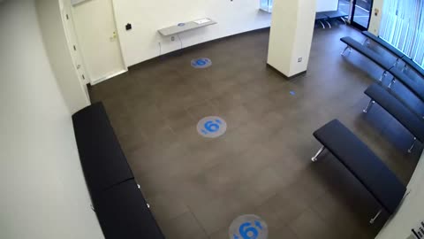 8030FCOB01128BadgingWaitingArea_2021-01-06_11h40min00s853ms.mp4