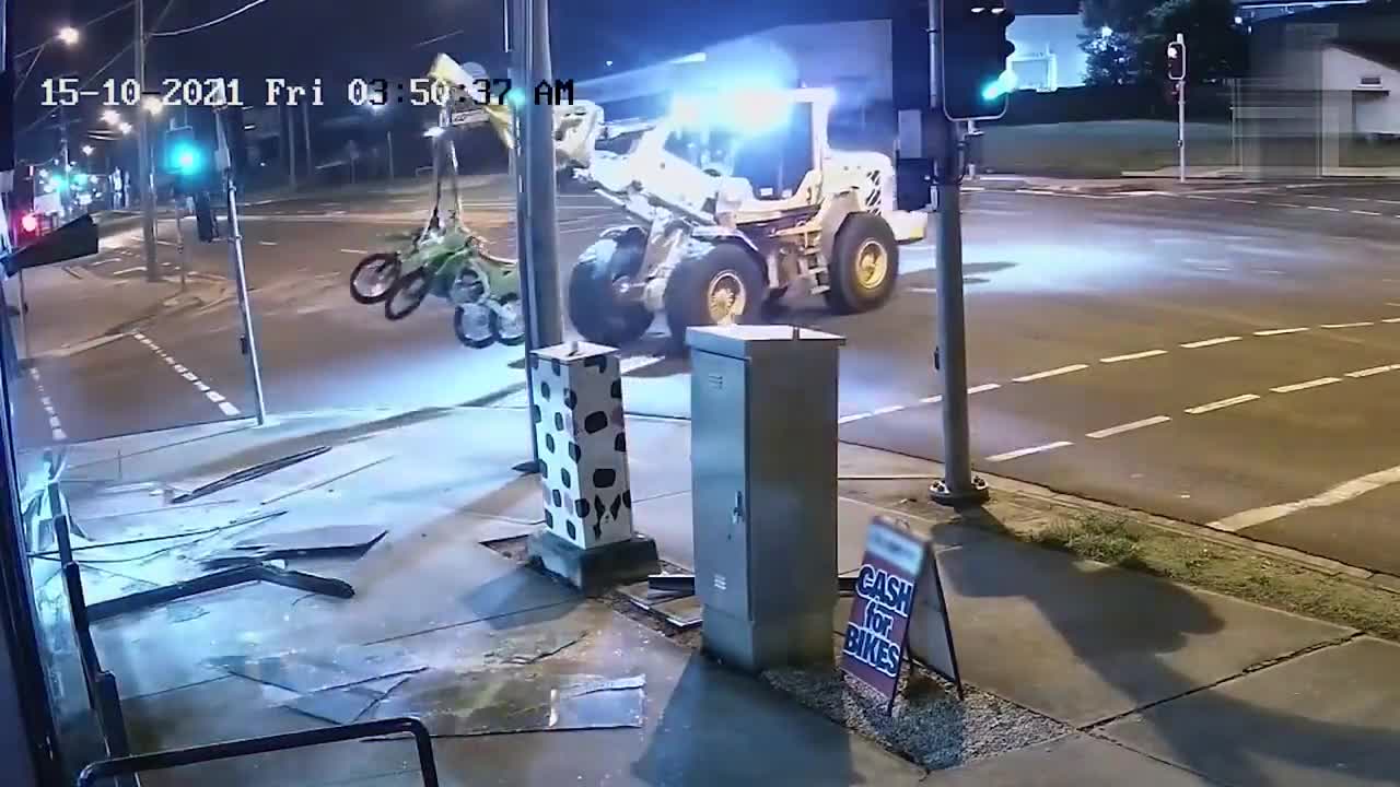 Australia's epic forklift motorcycle dealer robbery and police chase