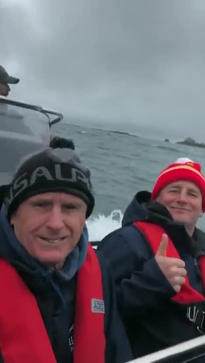 Liverpool fans dinghy to France for the champions league final 😂🙌🏻