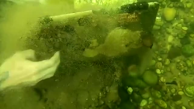 Clean up the underwater garbage and protect the marine natural environment.#11